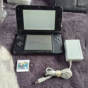 Nintendo 3DS XL in Black. Charger Included Plus Batman 2 Game